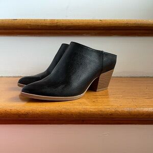 Universal Thread Black Mules